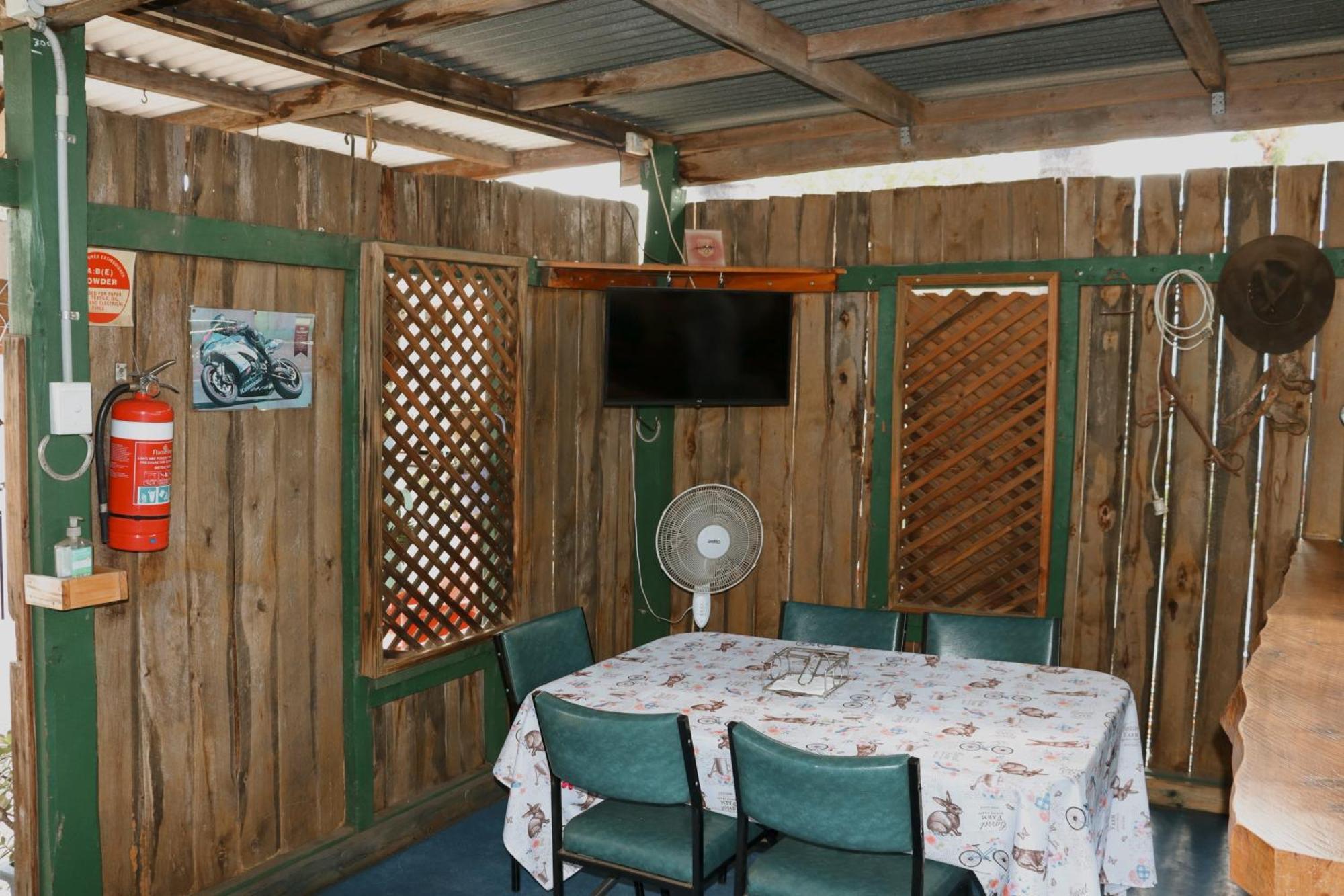 Injune Motel Bagian luar foto